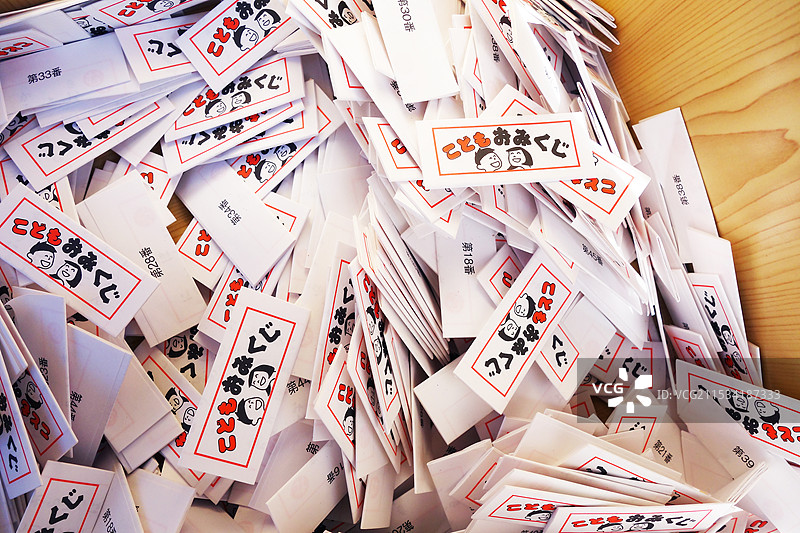 在寒川神社的儿童祈愿签图片素材