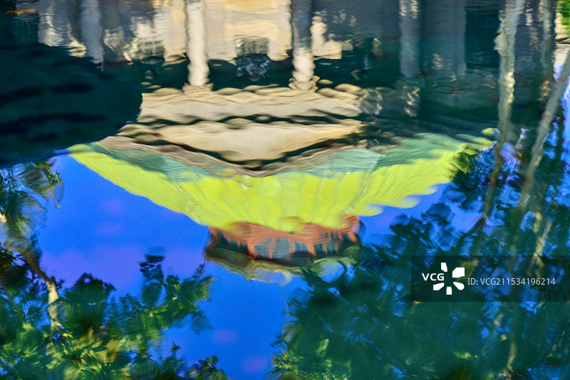 东南大学大礼堂水中倒影图片素材