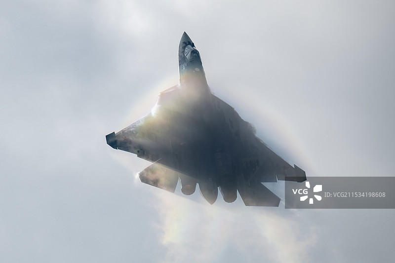 七彩霞映苏57雄姿图片素材