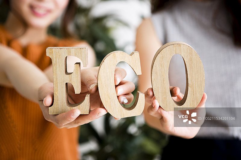 玩积木的女性图片素材