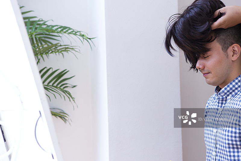 戴假发的男人图片素材