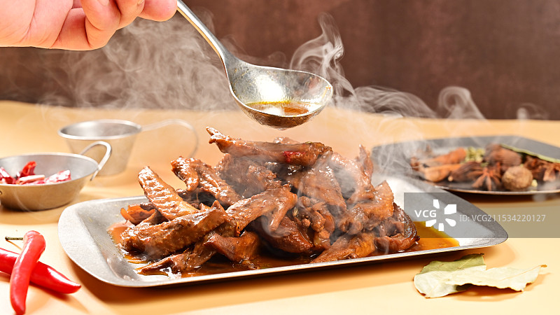 香辣卤味鸭翅图片素材