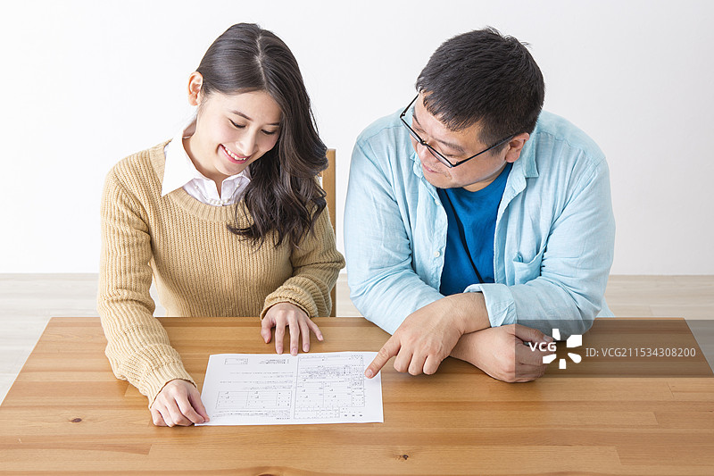 有年龄差异的情侣图片素材