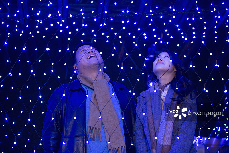 有年龄差异的情侣图片素材