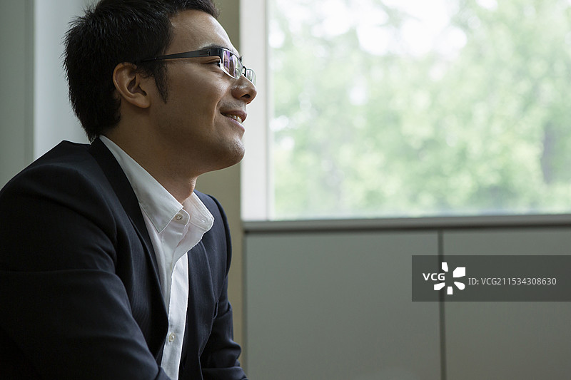 商人坐着听故事图片素材