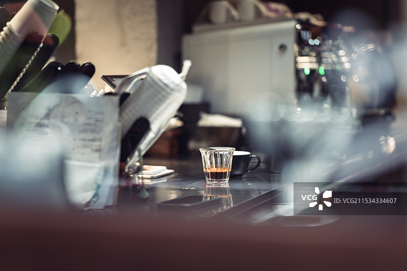咖啡工作室里咖啡台上的咖啡图片素材
