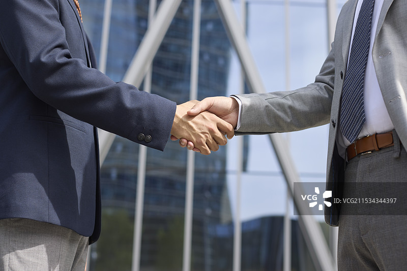 商务人士握手图片素材