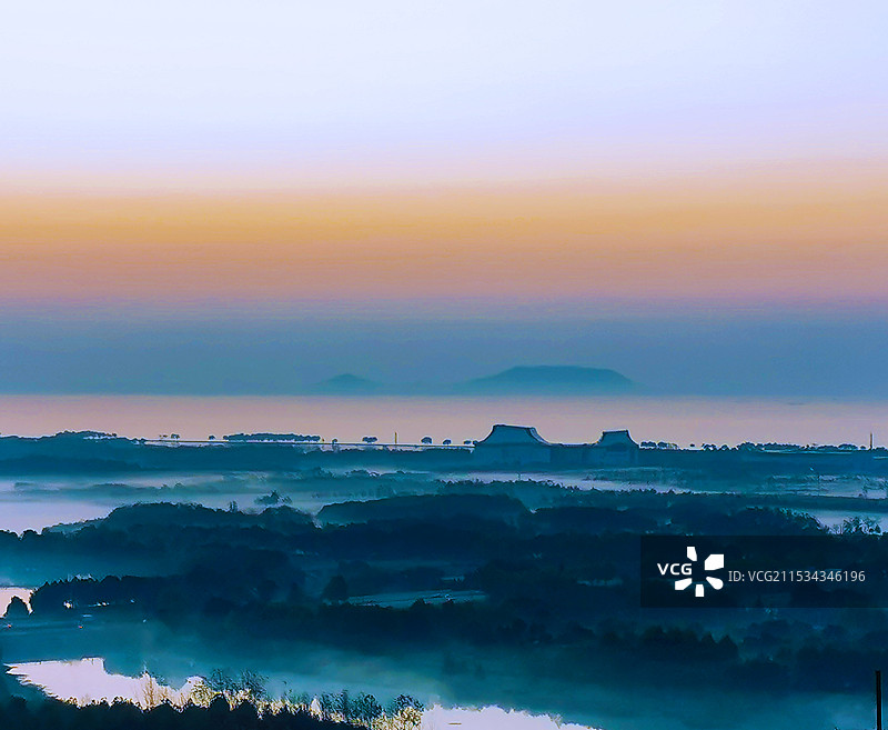 《远眺巢湖》巢湖清晨，美不胜收。图片素材