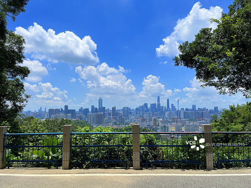 广州白云山远眺珠江新城cbd天际线图片素材