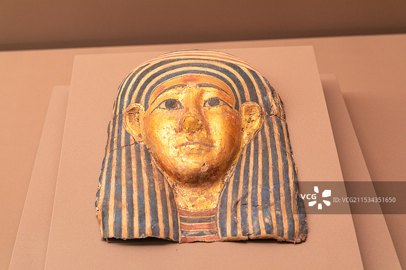 上海博物馆埃及文物展上海博物馆埃及文物展木乃伊面具 粘合材料 后期埃及(公元前664-前332年)图片素材