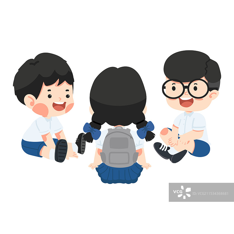 快乐而顽皮的孩子们坐成一圈图片素材