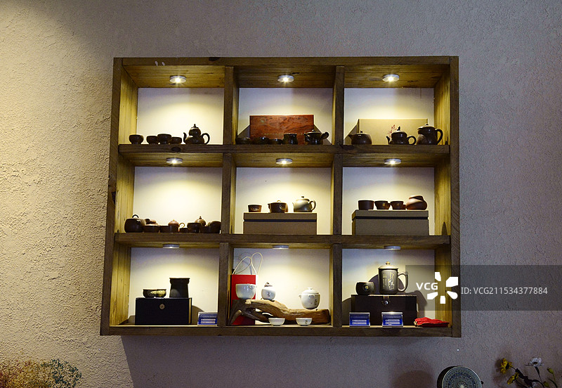 墙壁上的紫砂壶装饰图片素材