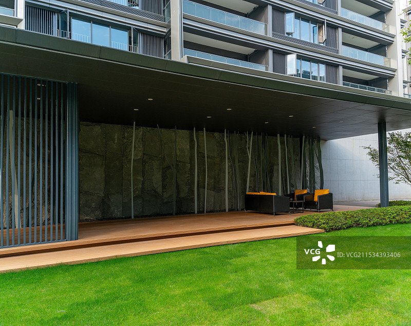 住宅小区内的公共空间和草坪图片素材