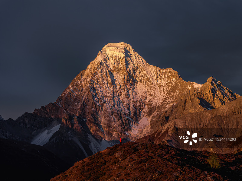 四川甘孜州稻城亚丁三神山雪山航拍图片素材