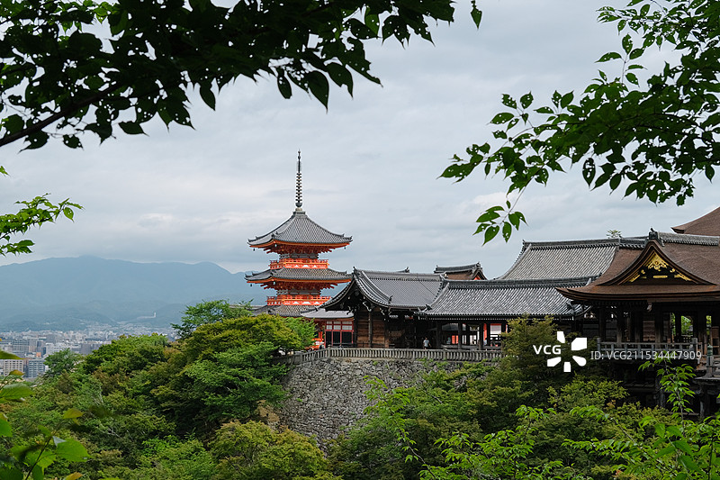 夏天的日本京都清水寺三重塔寺庙建筑外部图片素材