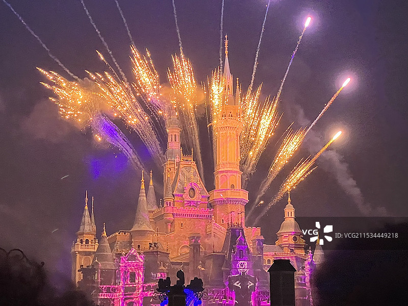 上海迪士尼烟花灯光秀迪士尼城堡图片素材