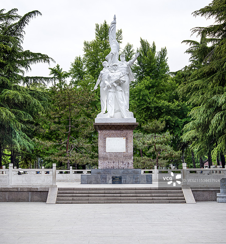 河北省邯郸市丛台区丛台公园工农兵雕像图片素材