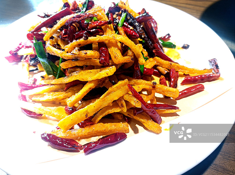 一盘干煸牛肉丝炒藕丝图片素材
