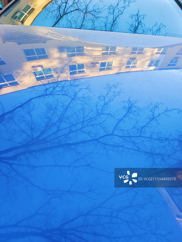 《车顶的倒影》图片素材