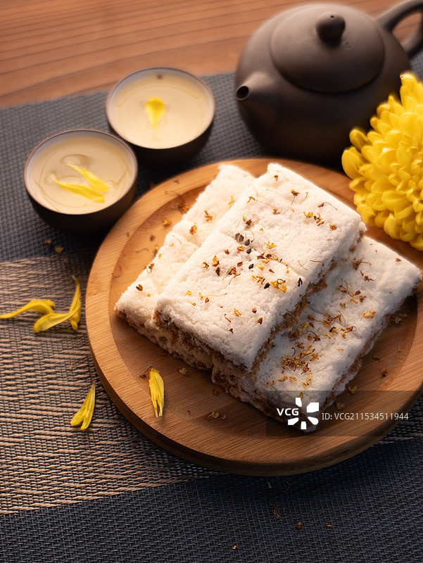 重阳节吃桂花糕喝桂花茶图片素材