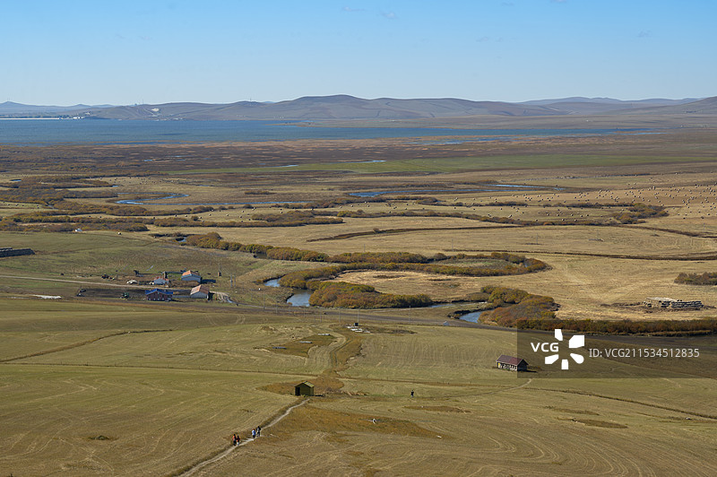 乌拉盖草原，它是世界上保存最完好的天然草原，同时拥有湖泊、湿地、白桦林等自然景观，它是内蒙古生产建设图片素材