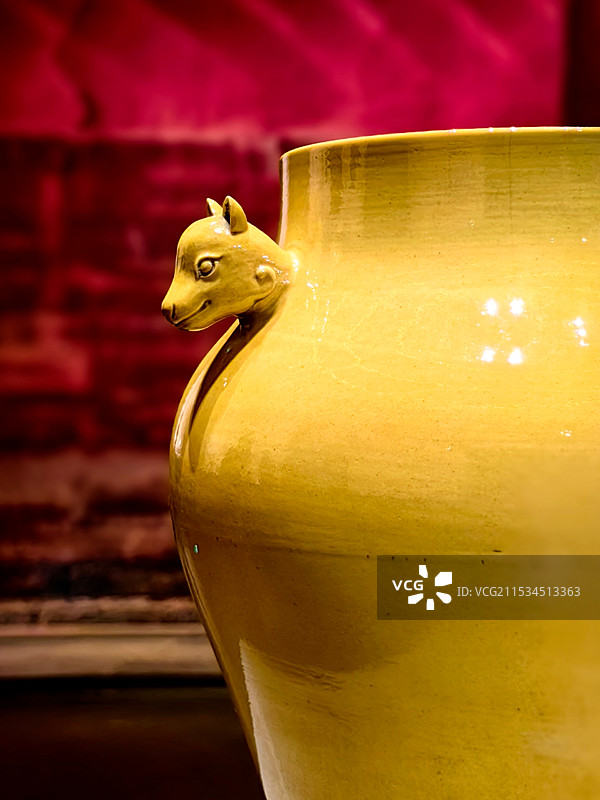 北京大运河博物馆 黄釉牺耳尊图片素材