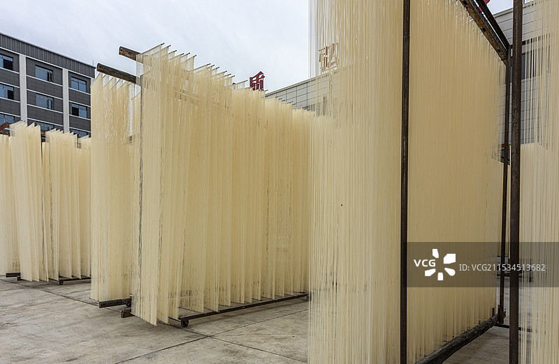 四川宜宾 合什手工面 制作加工现场 晾晒图片素材