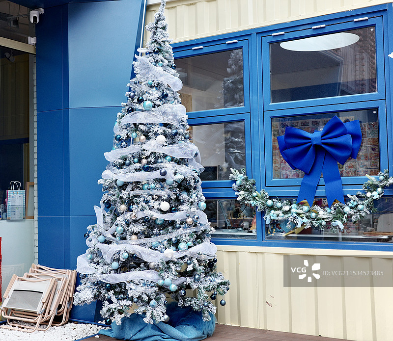 强调外的圣诞树图片素材