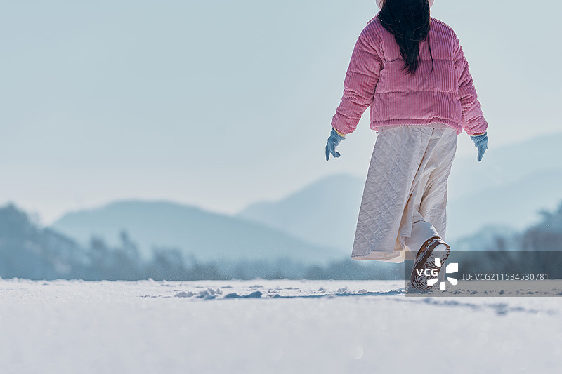 冬天，雪，雪景，年轻女性，国内旅行图片素材