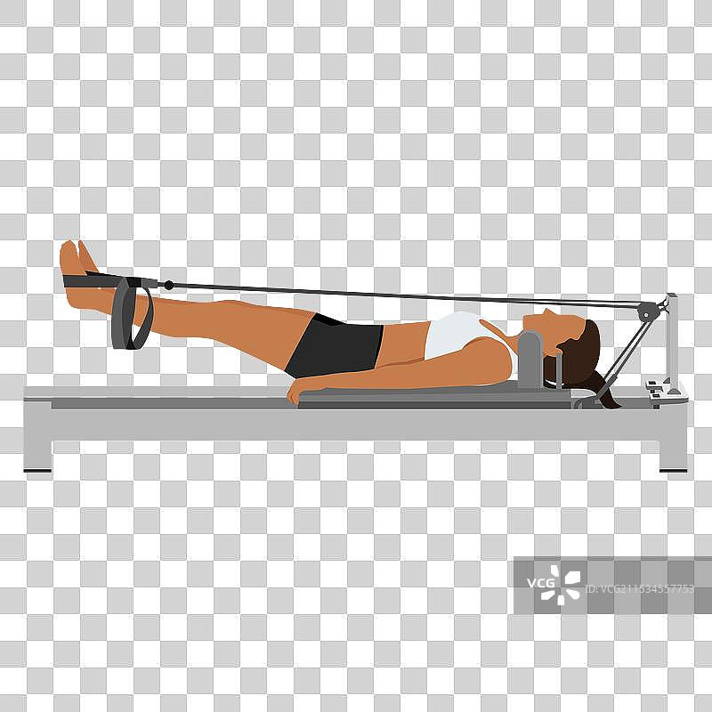 年轻女性在普拉提改革者上锻炼图片素材