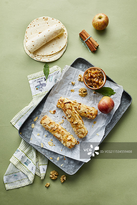 休闲小吃零食 杏仁苹果脆图片素材