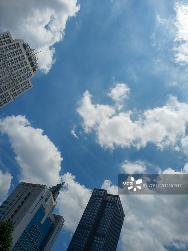 现代建筑仰天俯视图片素材