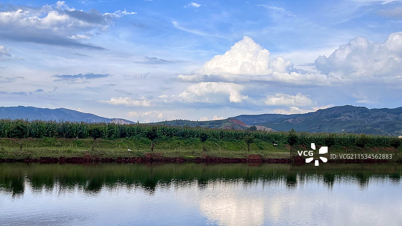 云南省昆明市嵩明县 乡村风景 山水蓝天白云图片素材