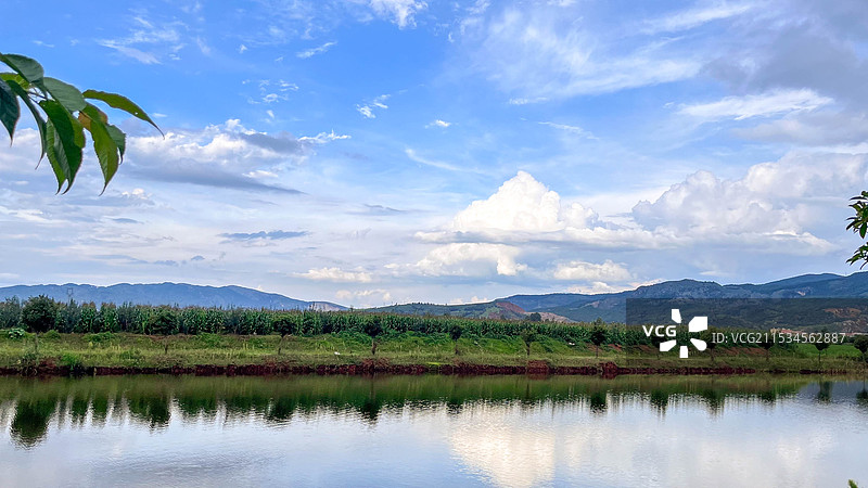 云南省昆明市嵩明县 乡村风景 山水蓝天白云图片素材