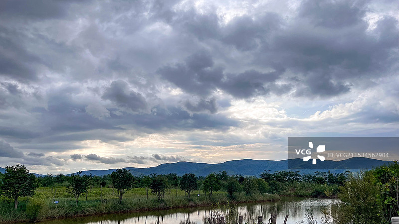 云南省昆明市嵩明县 乡村风景 山水蓝天白云图片素材