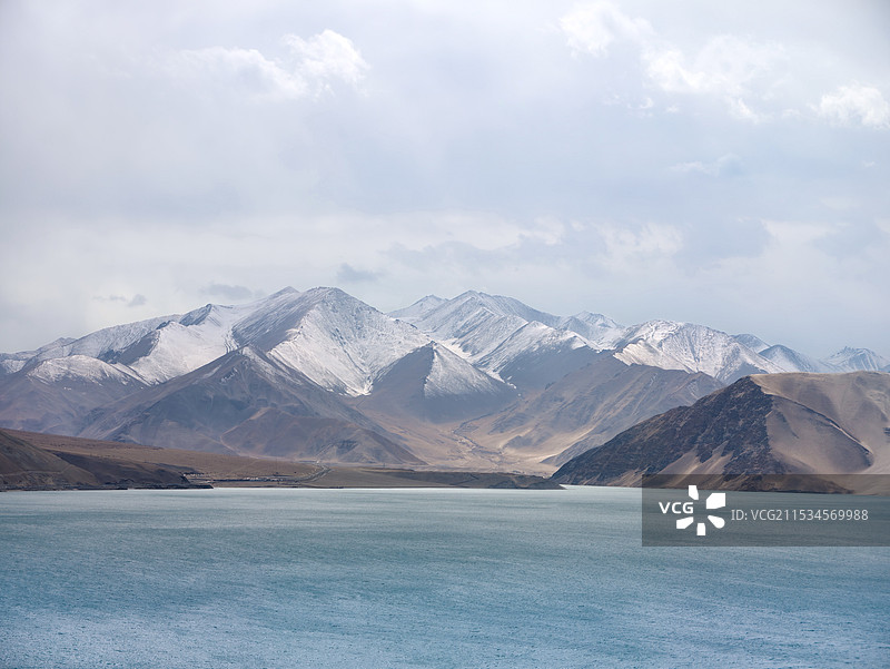 宁静的新疆白沙湖风景照图片素材