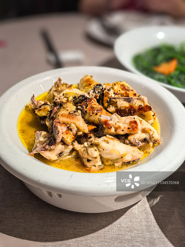 广东菜黑松露炆鸡图片素材