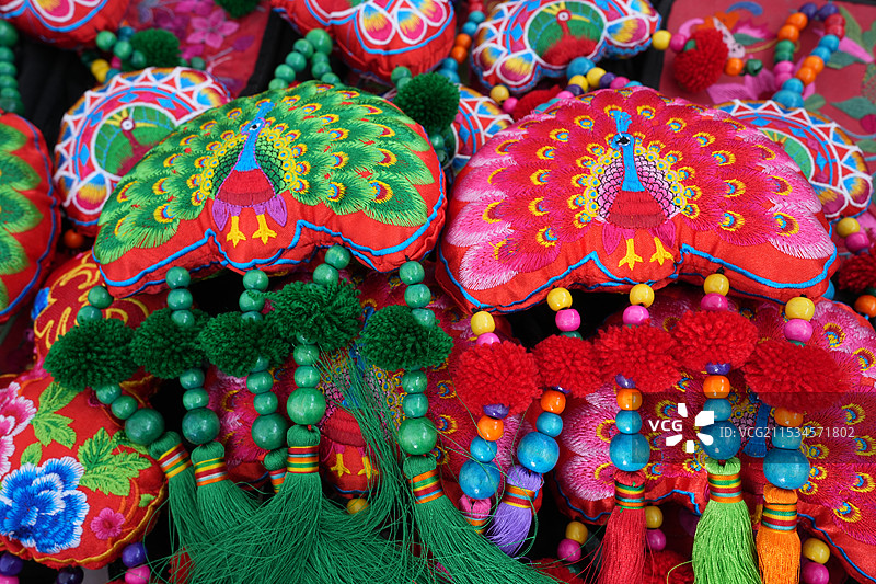 子长刺绣肚兜布堆画图片素材