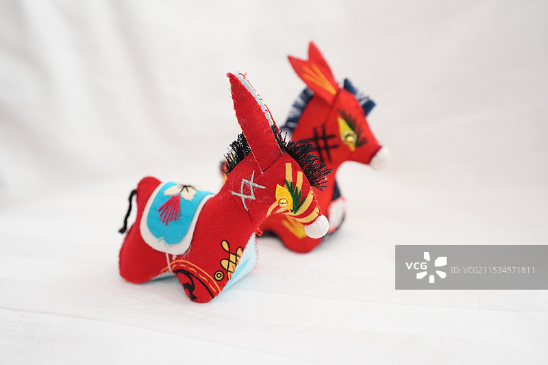 子长刺绣肚兜布堆画图片素材