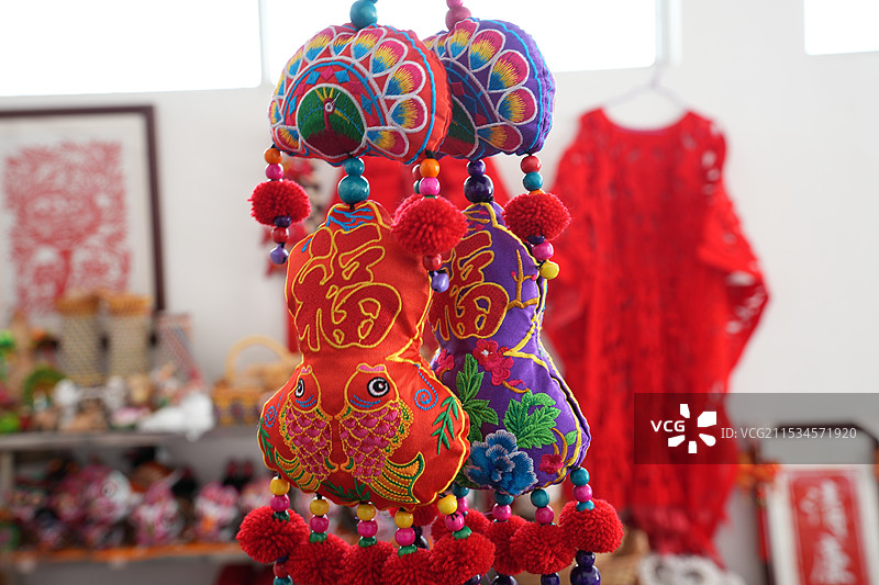 子长刺绣肚兜布堆画图片素材