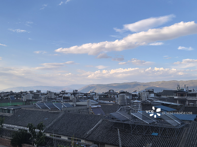 洱海的云大理古城高视角图片素材