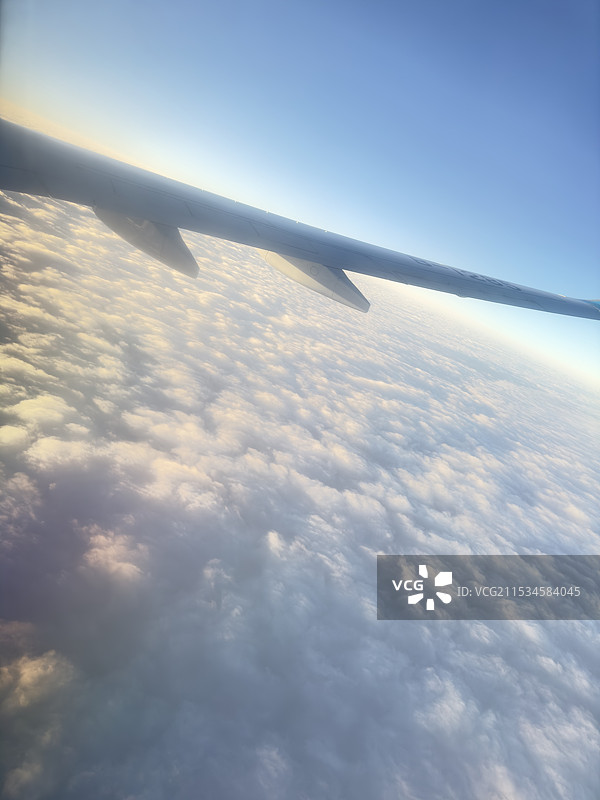 舷窗外云海图片素材