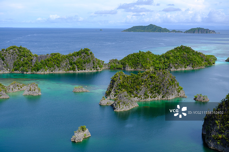 鸟瞰广角风景美丽日落热带岛屿图片素材