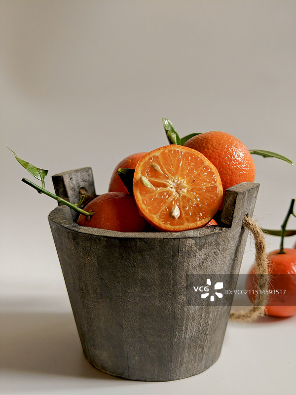 白色背景下的水果特写镜头图片素材