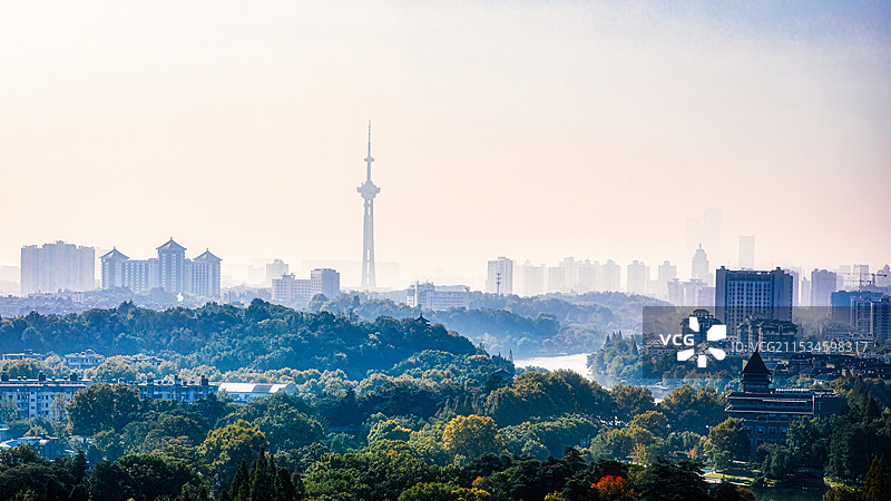 航拍南京鼓楼区的晨雾风光图片素材