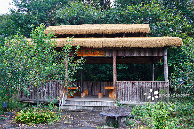 夏日休闲去草堂图片素材