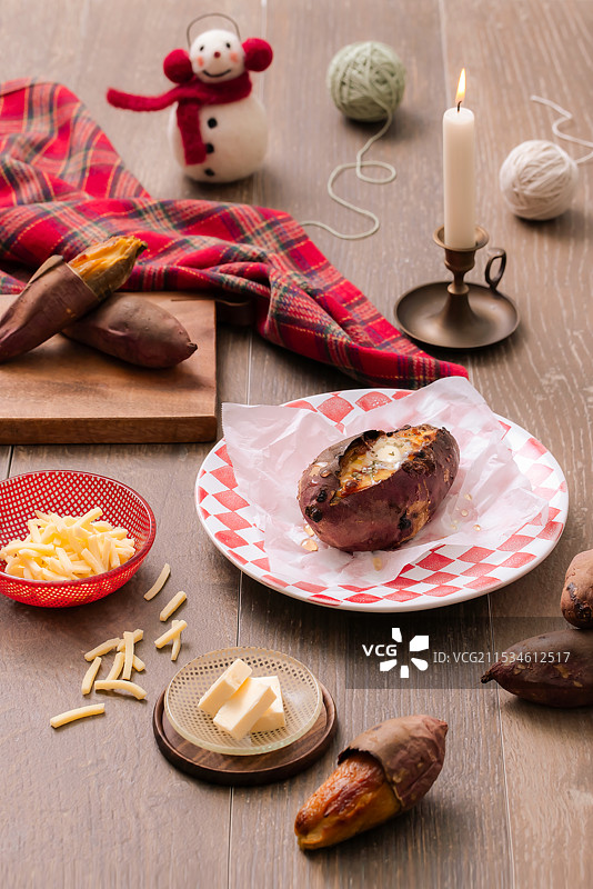 冬季概念的甜蜜红薯菜肴摆盘图片素材