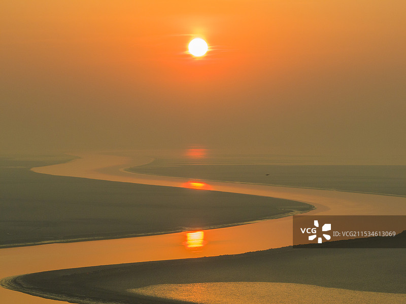 东营黄河入海口明洲闸日出图片素材