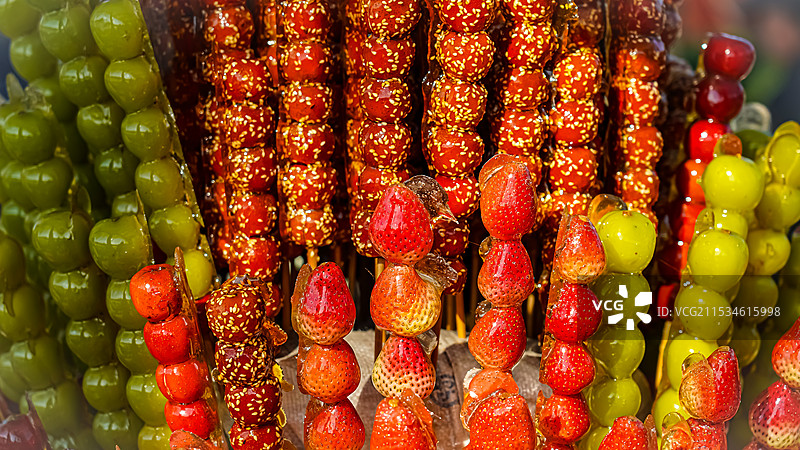 老北京特色小吃糖葫芦 山楂 草莓 葡萄糖葫芦图片素材