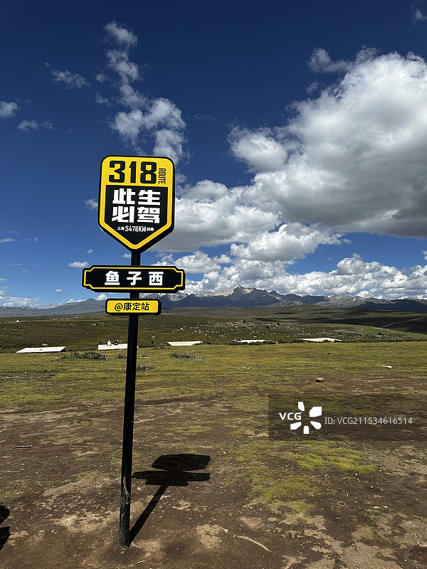 草原上的路标图片素材